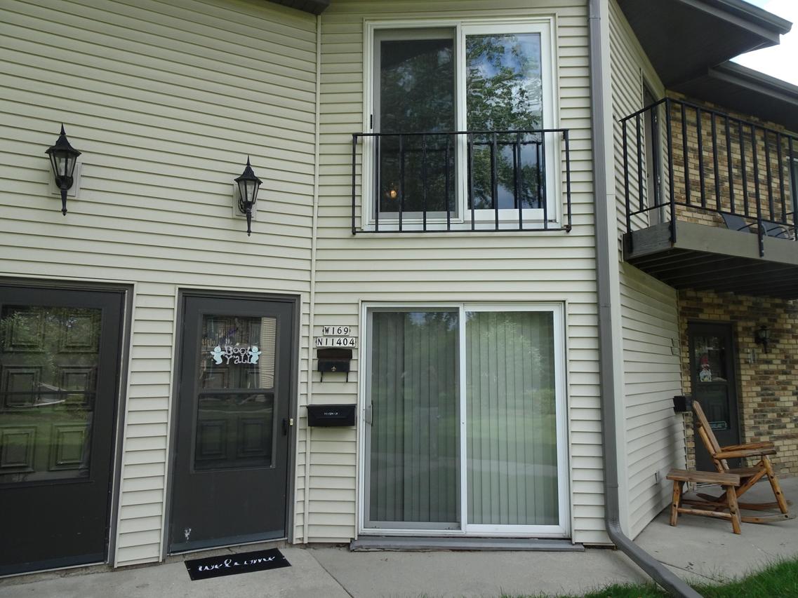 W169N11404 Biscayne Dr, Germantown, WI 53022