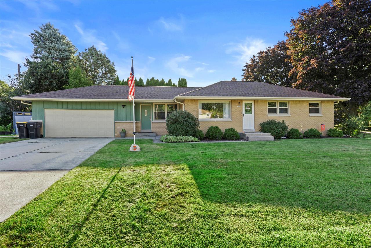 7644 N 48th St, Brown Deer, WI 53223