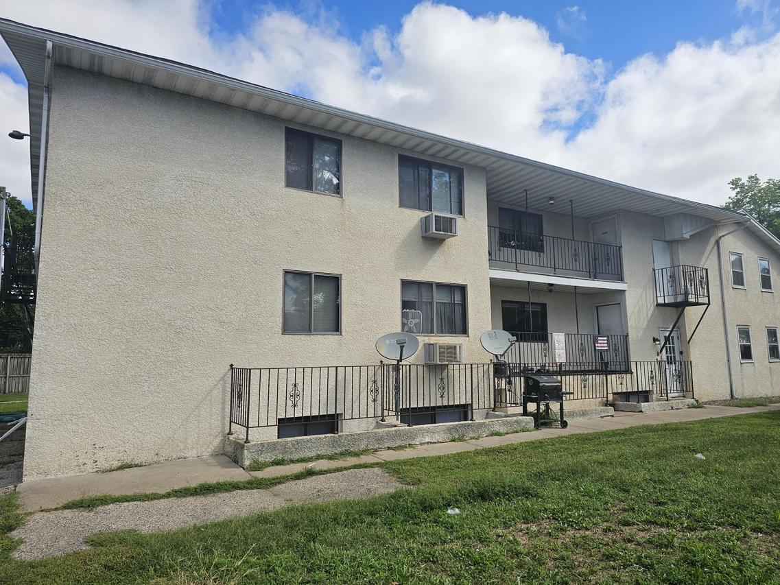 1322 S 5th Ave, La Crosse, WI 54601
