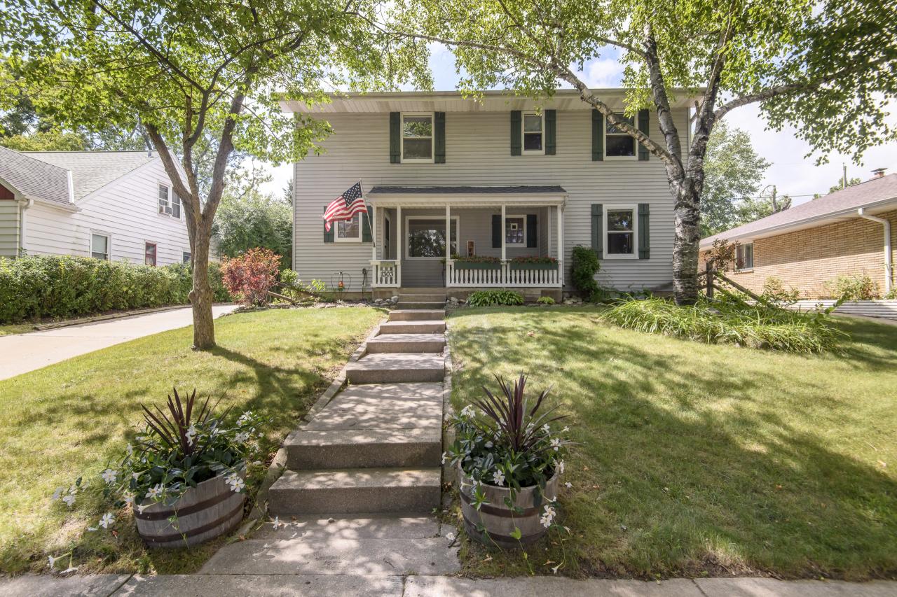 1303 S 94th St, West Allis, WI 53214