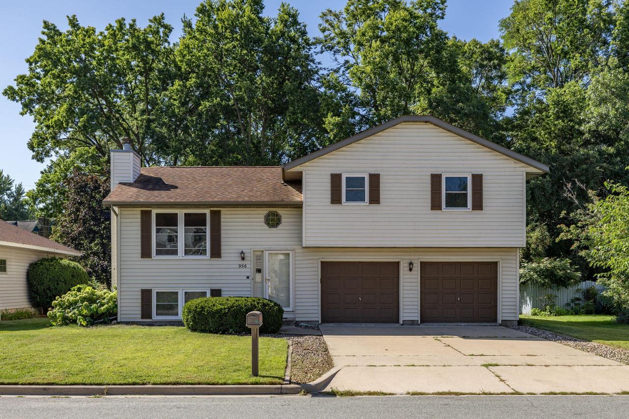 956 Westview Cir., Onalaska, WI 54650