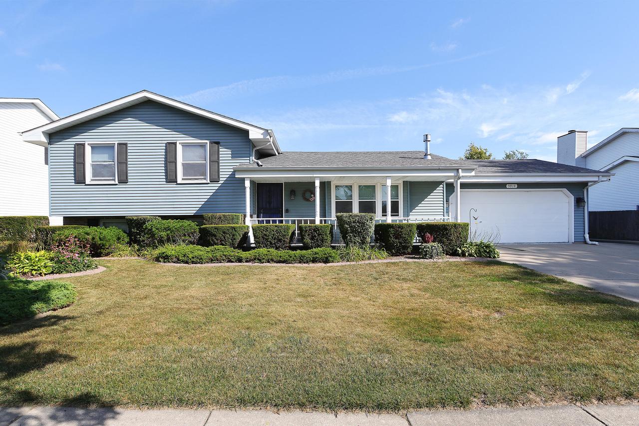 5914 80th Pl, Kenosha, WI 53142