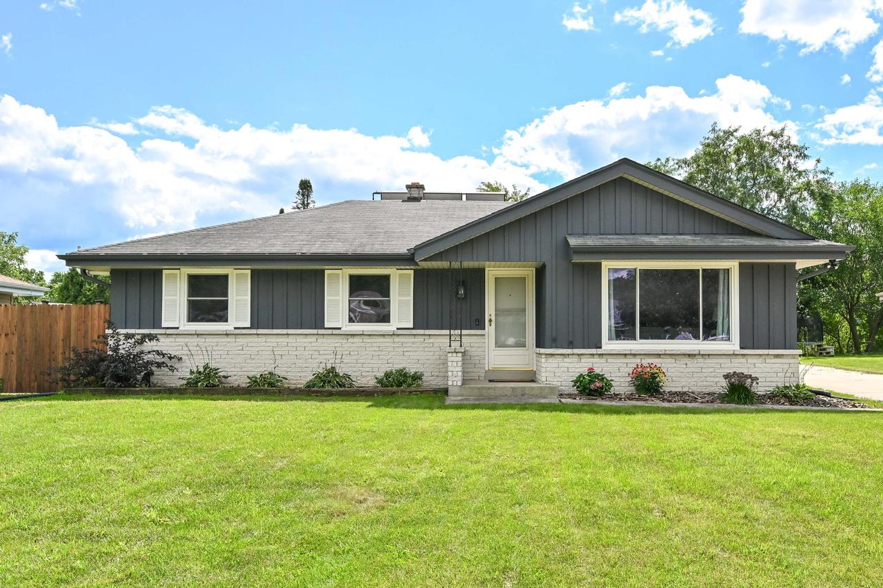 3713 W Bridge St, Greenfield, WI 53221