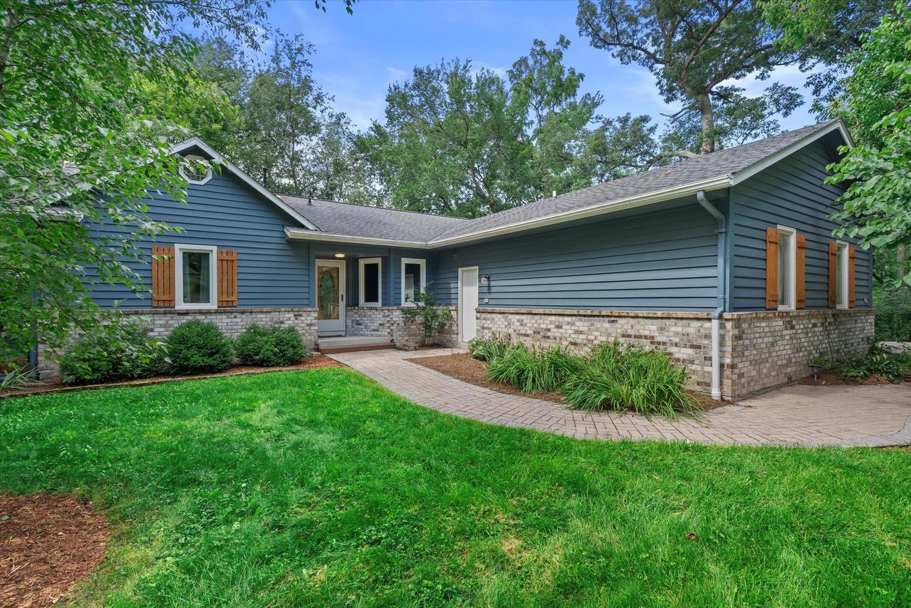 2927 Ridley Rd, Delafield, WI 53029
