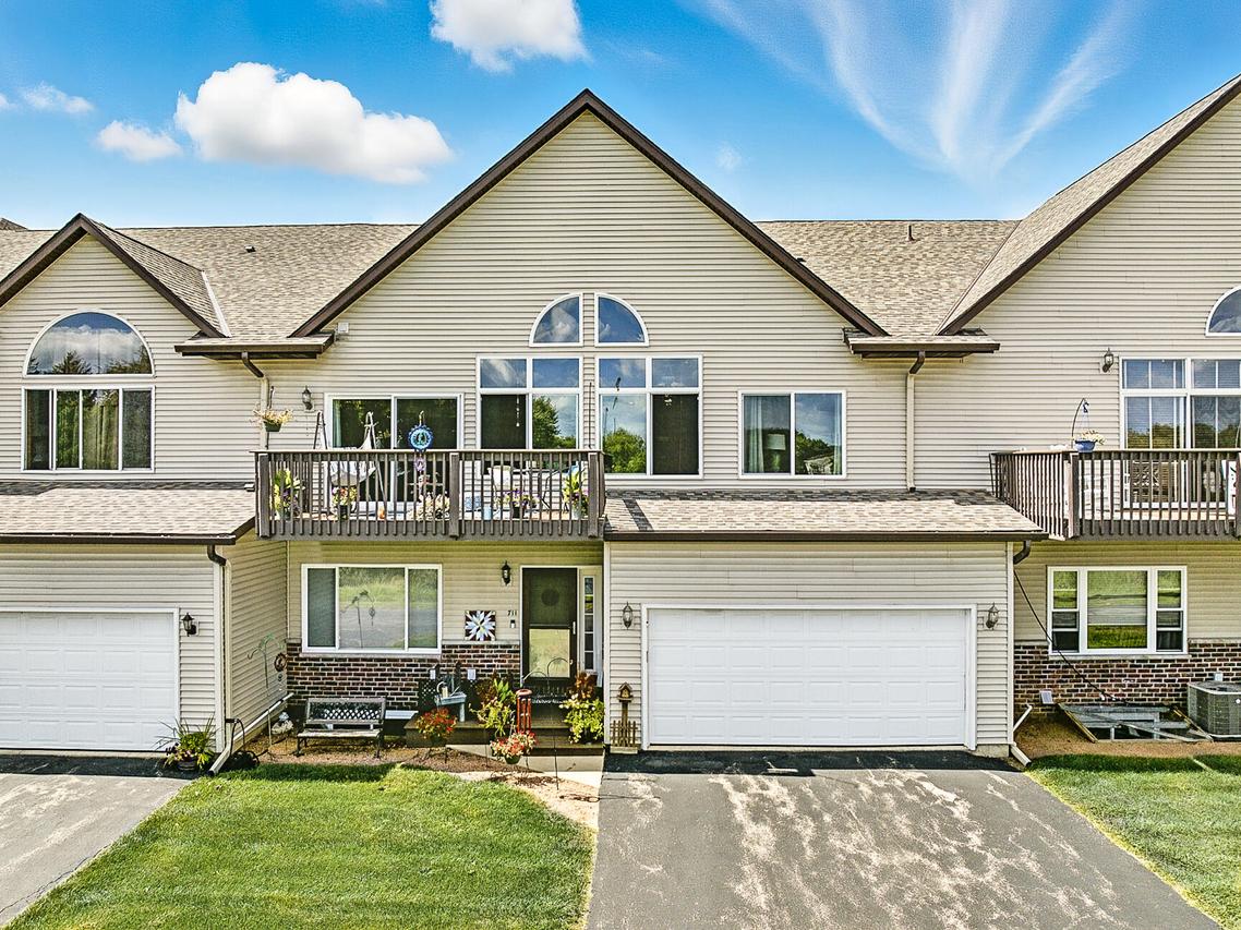 711 Cherokee Path #6, Lake Mills, WI 53551