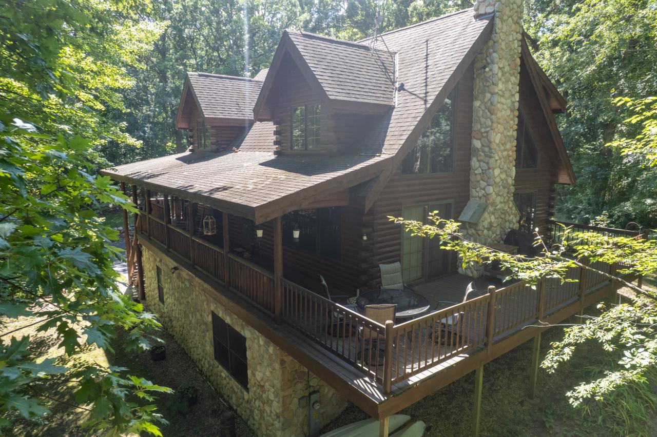 N5025 Arrowhead Ct, Hubbard, WI 53039