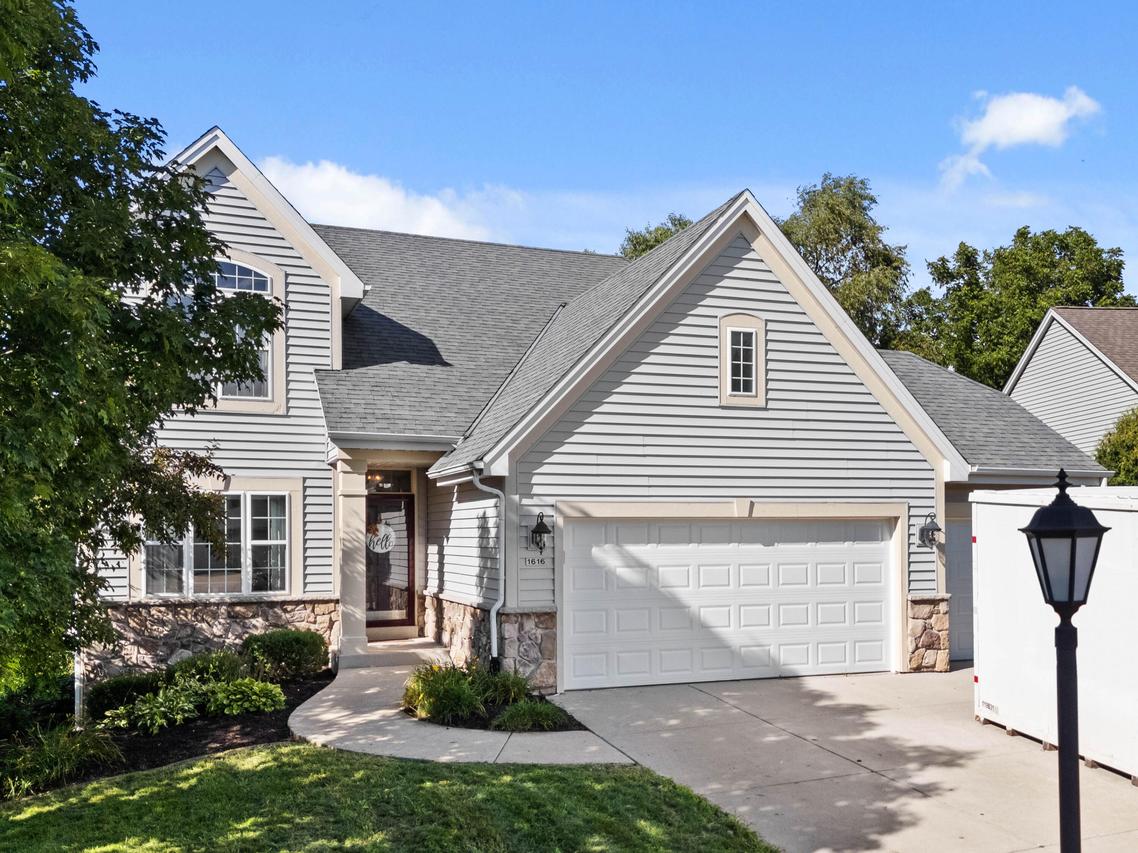 1616 Hunter Rd, Waukesha, WI 53189