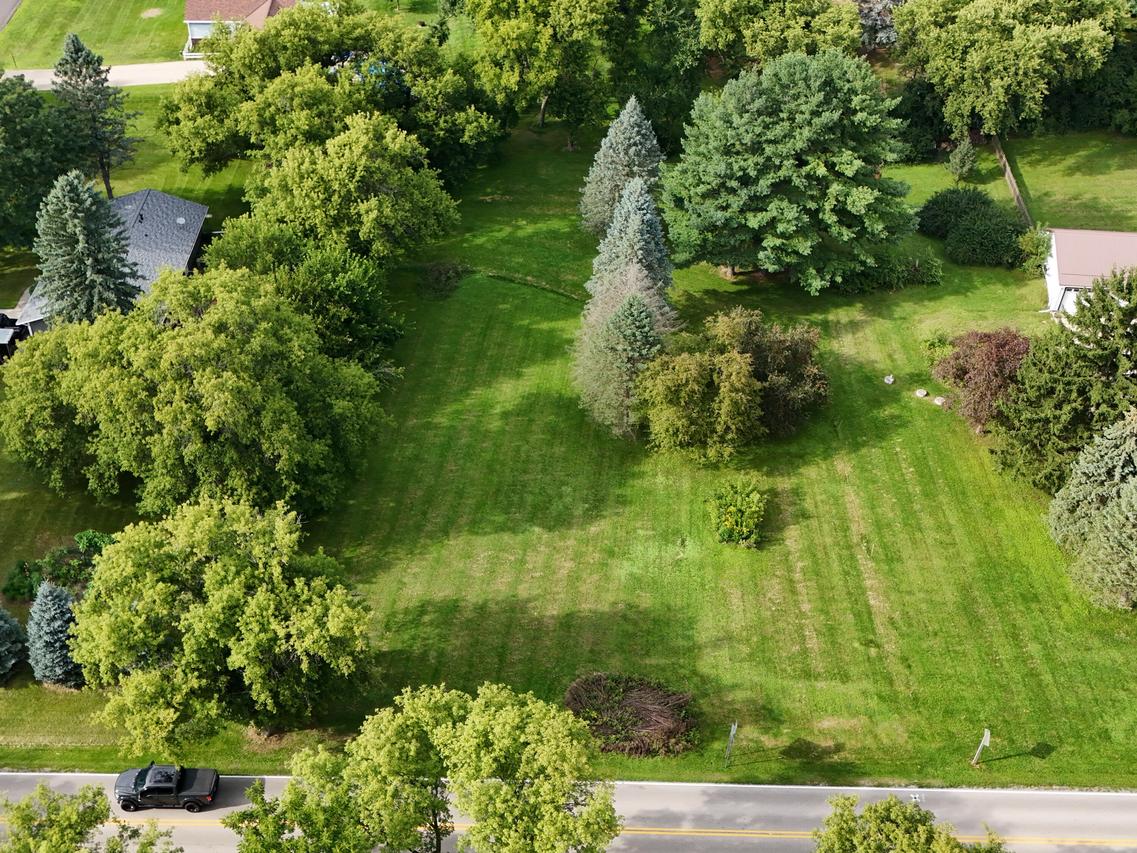 N56W36834 Lisbon Rd, Oconomowoc, WI 53066