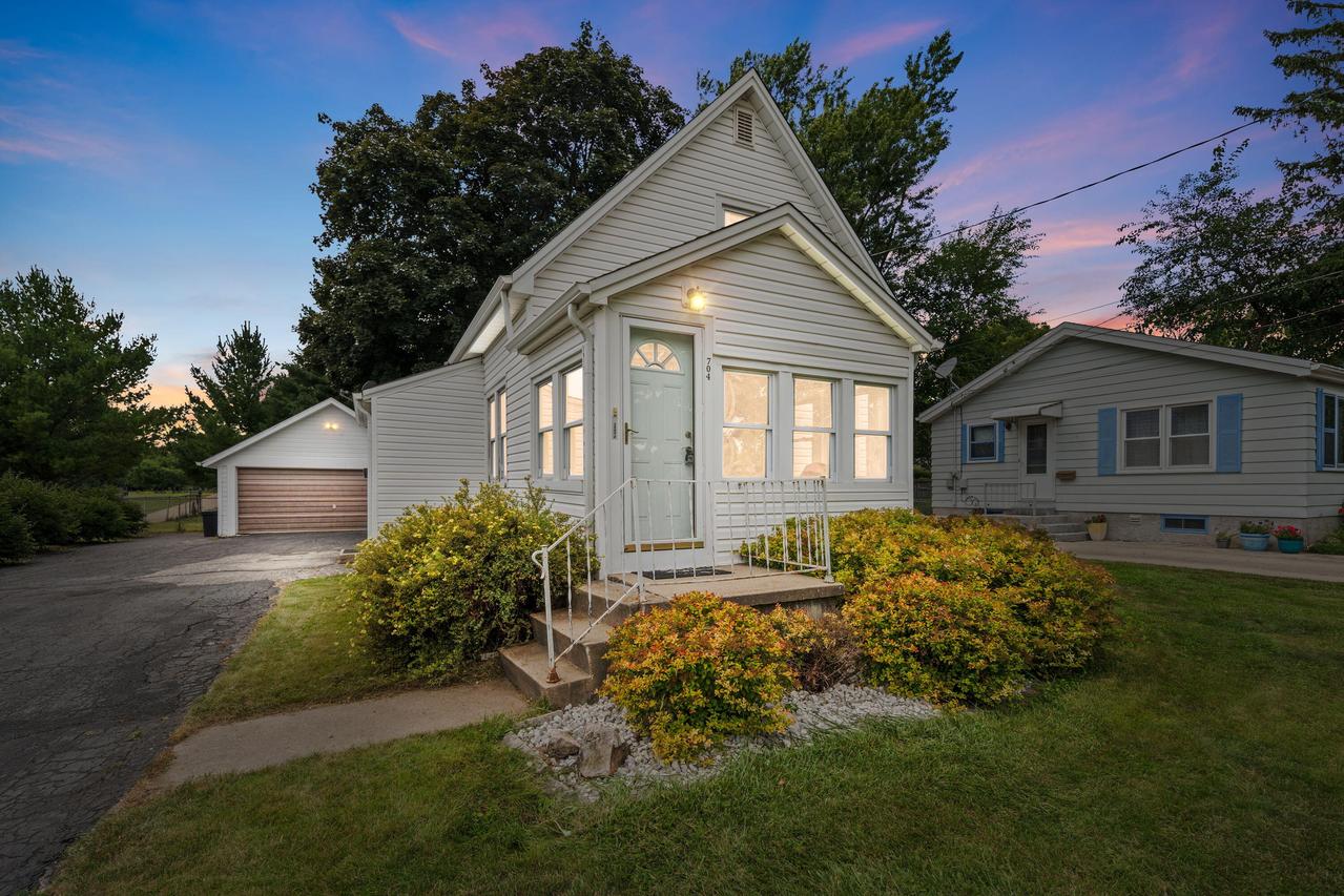 704 Western Ave, Waukesha, WI 53188