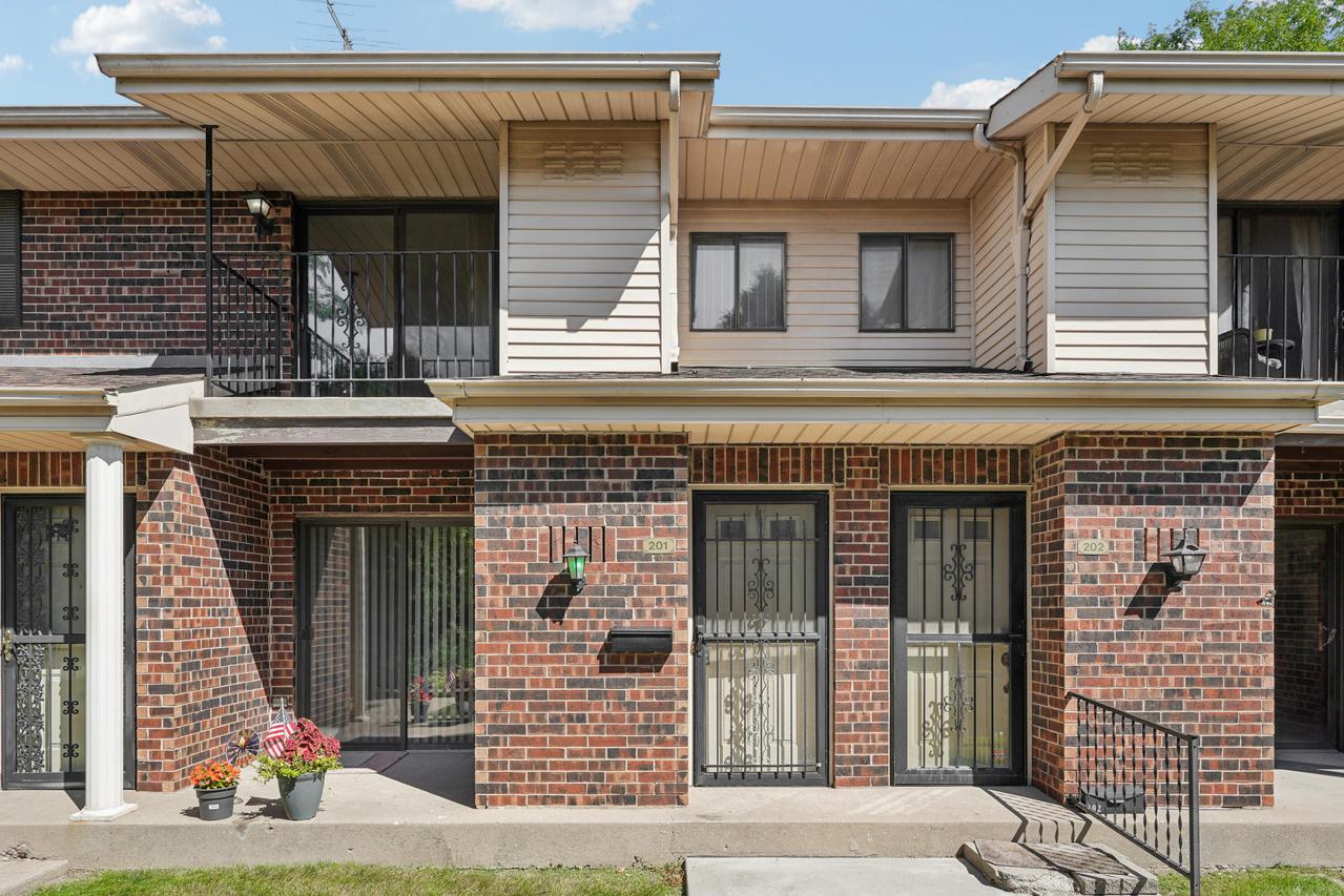 7209 57th Ave #201, Kenosha, WI 53142