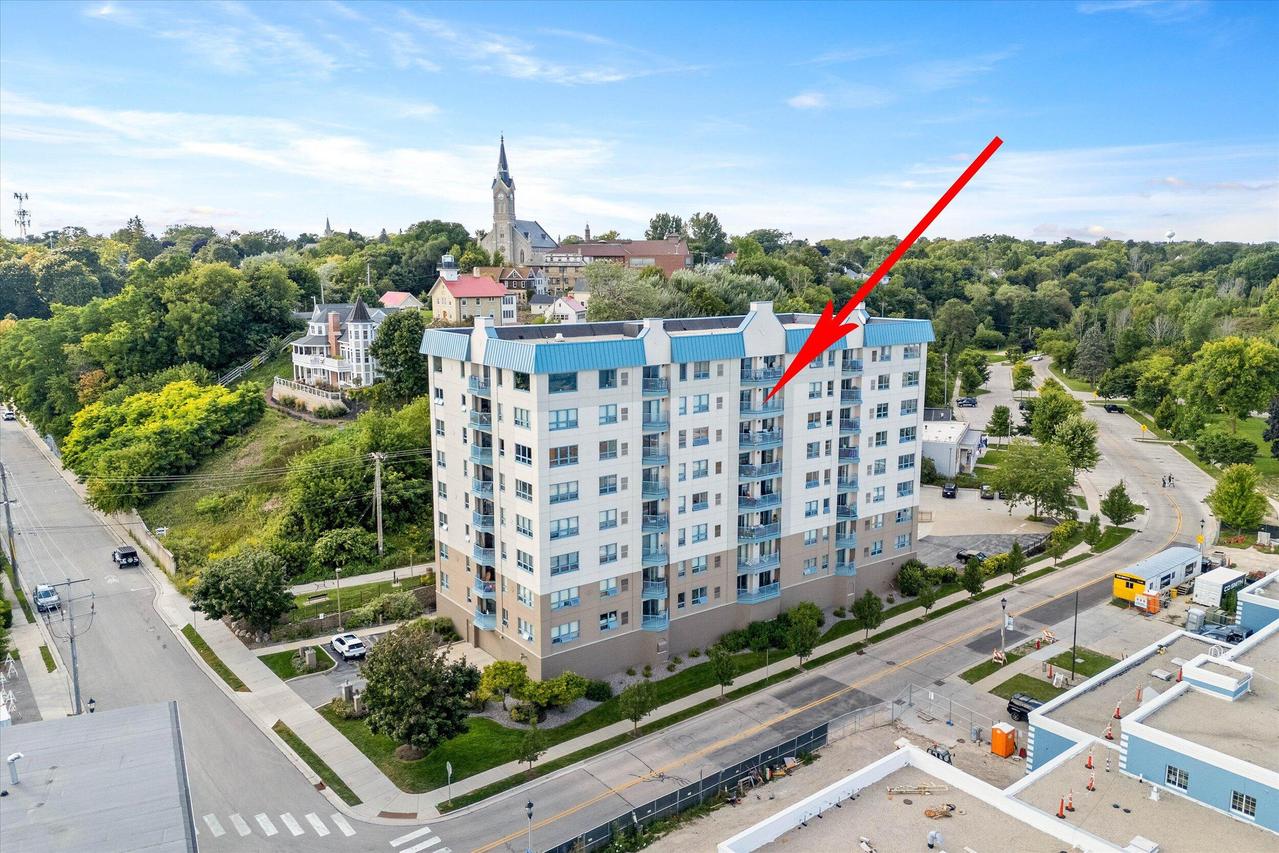 415 N Lake St #702, Port Washington, WI 53074