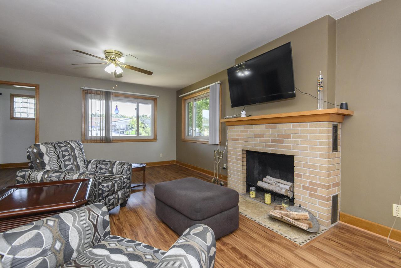 514 E Main St, Plymouth, WI 53073