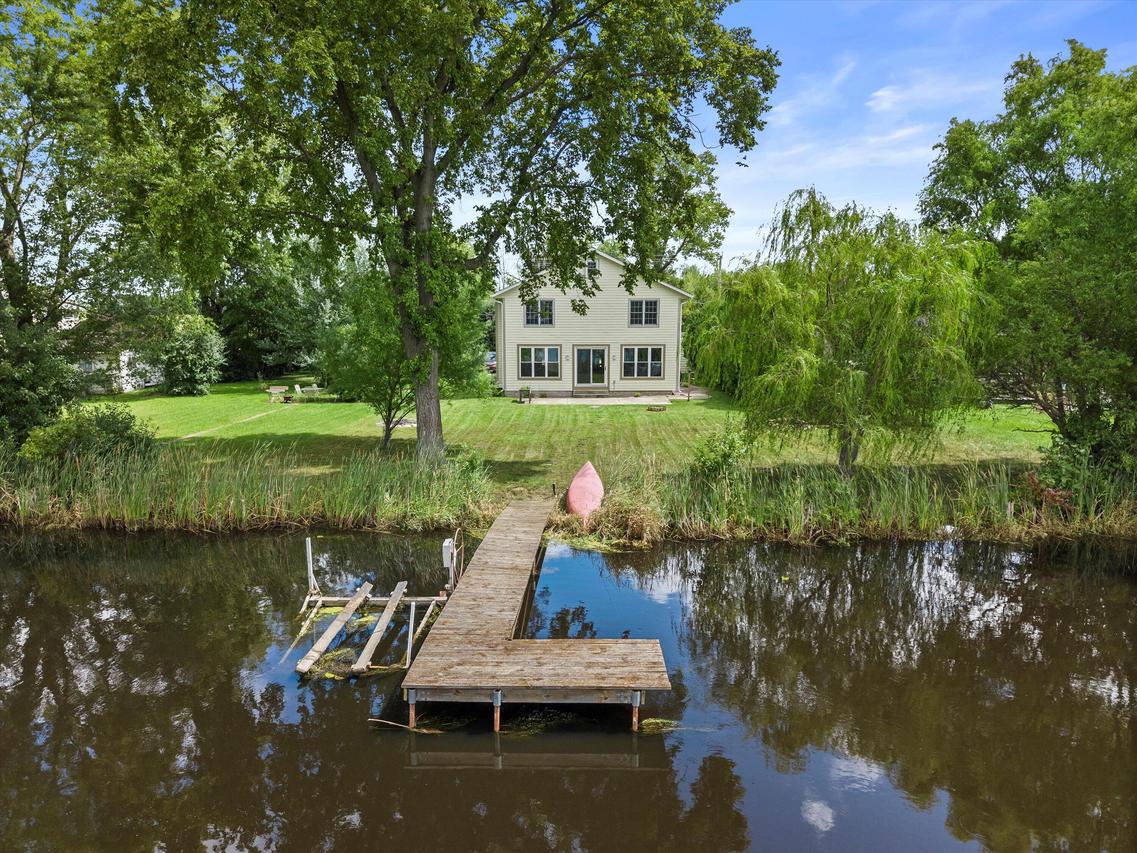 7908 Fox River, Waterford, WI 53185