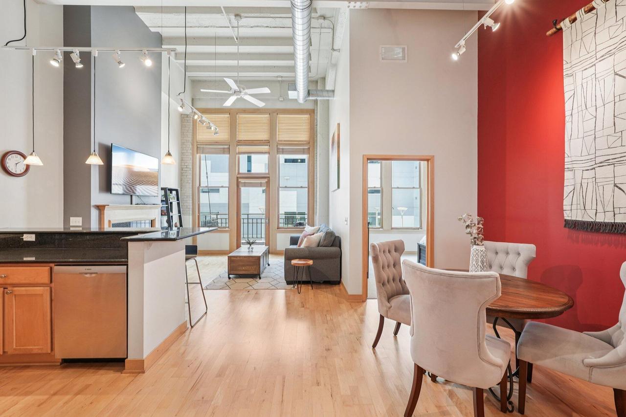 1325 N Van Buren St #306, Milwaukee, WI 53202