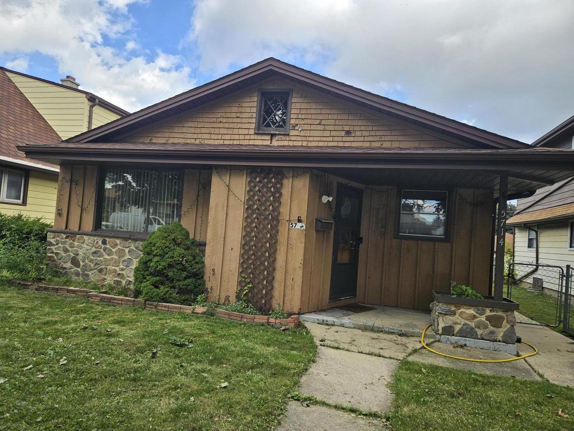 5714 N 98th St, Milwaukee, WI 53225