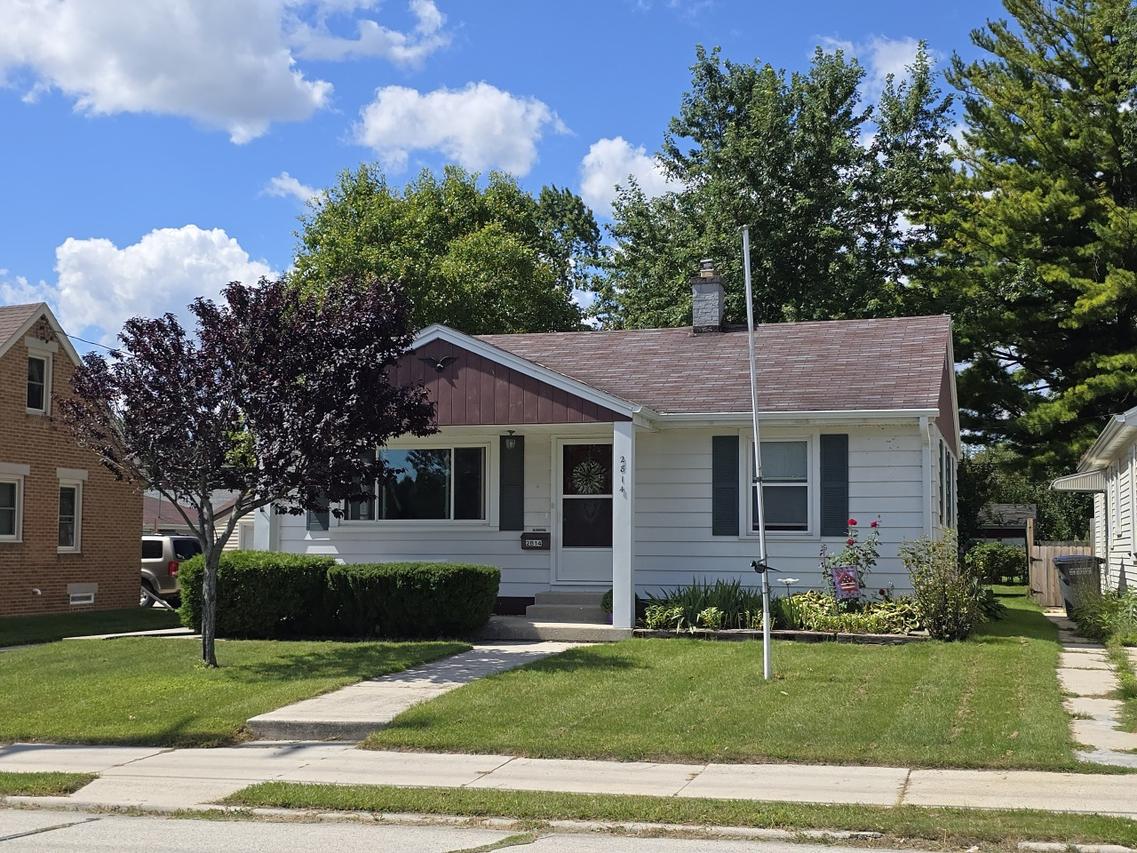 2814 S 8th St, Sheboygan, WI 53081