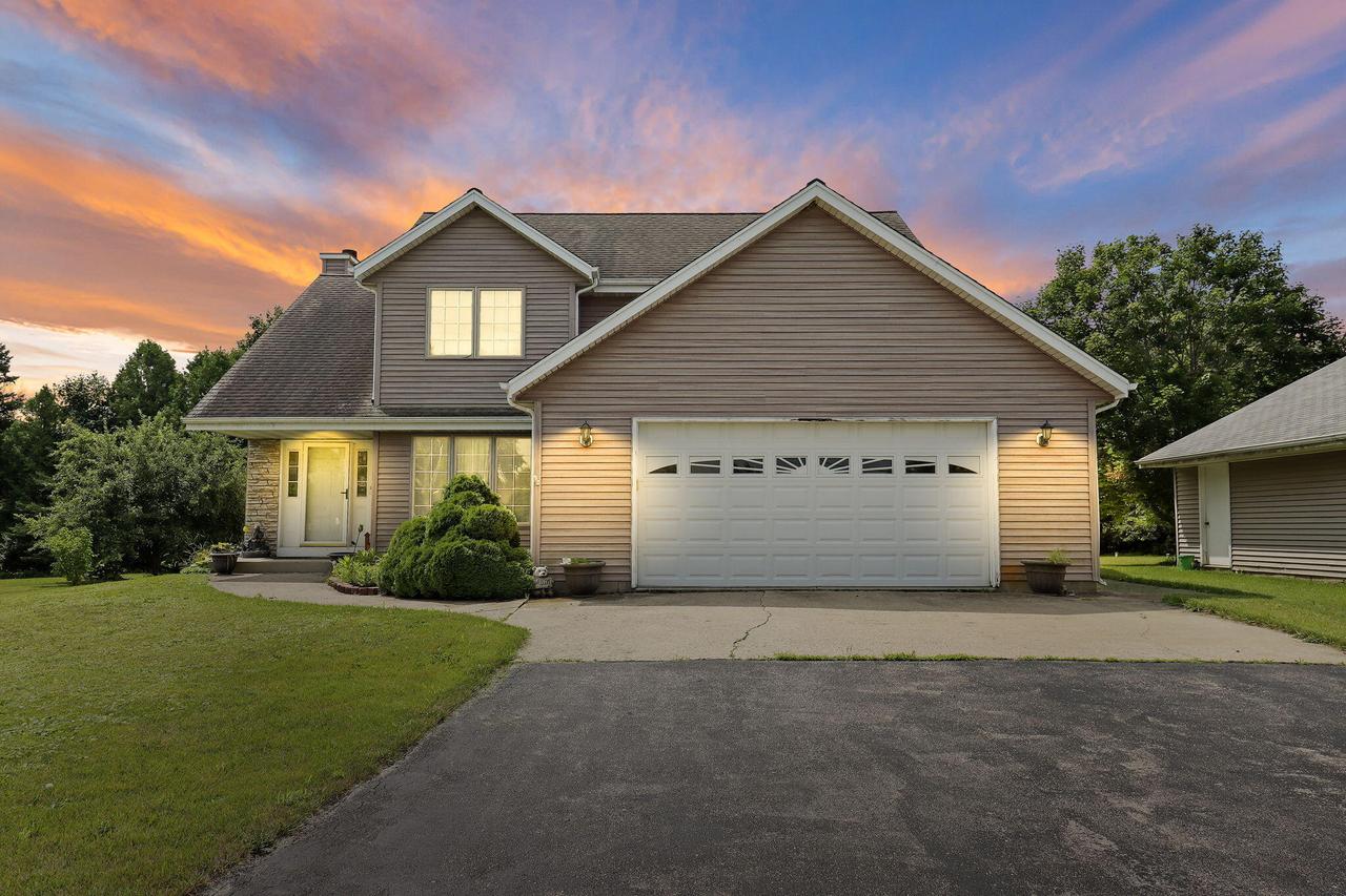33163 Washington Ave, Rochester, WI 53105