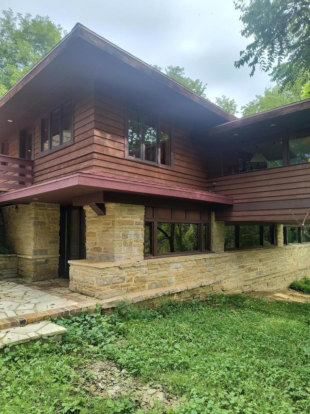 111 Old Darlington Rd, Mineral Point, WI 53565