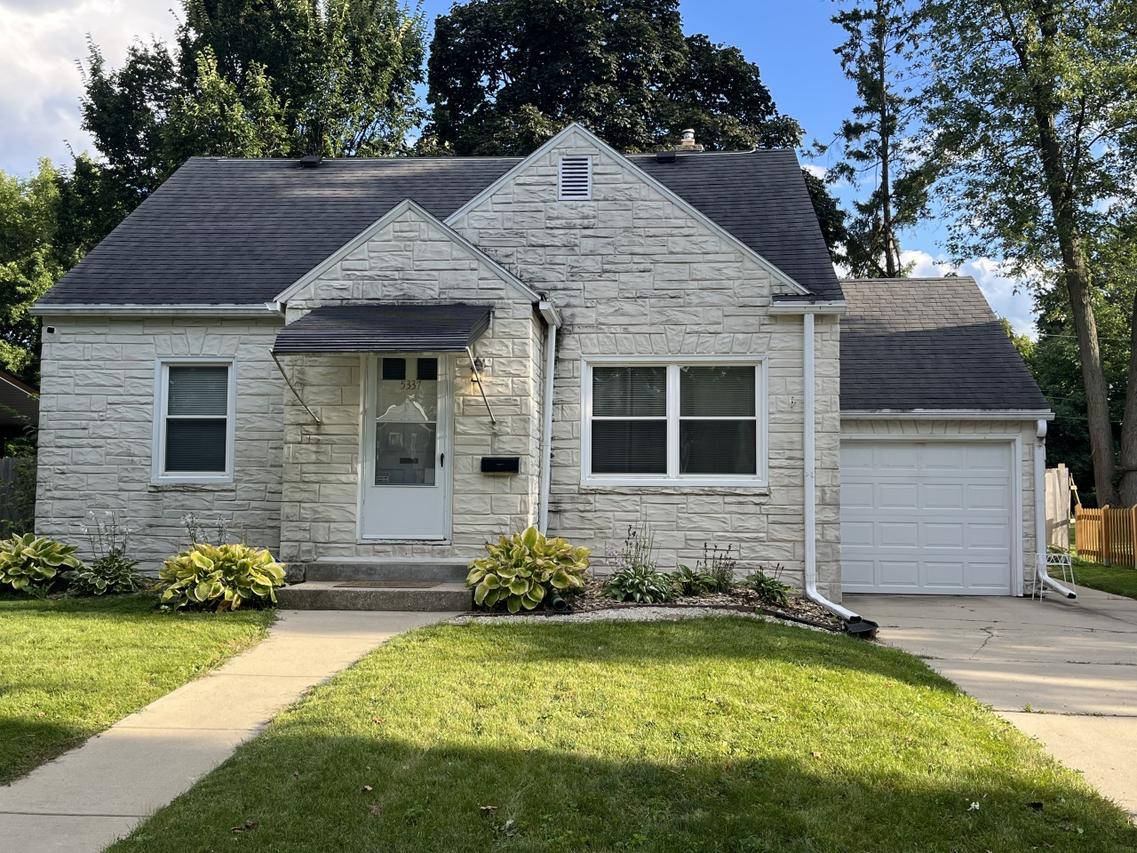 5337 W Arizona St, Milwaukee, WI 53219