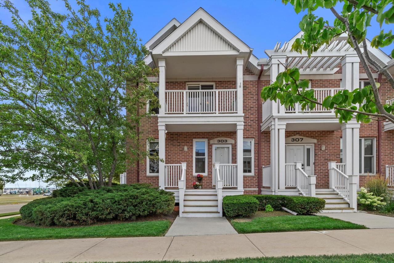 303 56th St, Kenosha, WI 53140