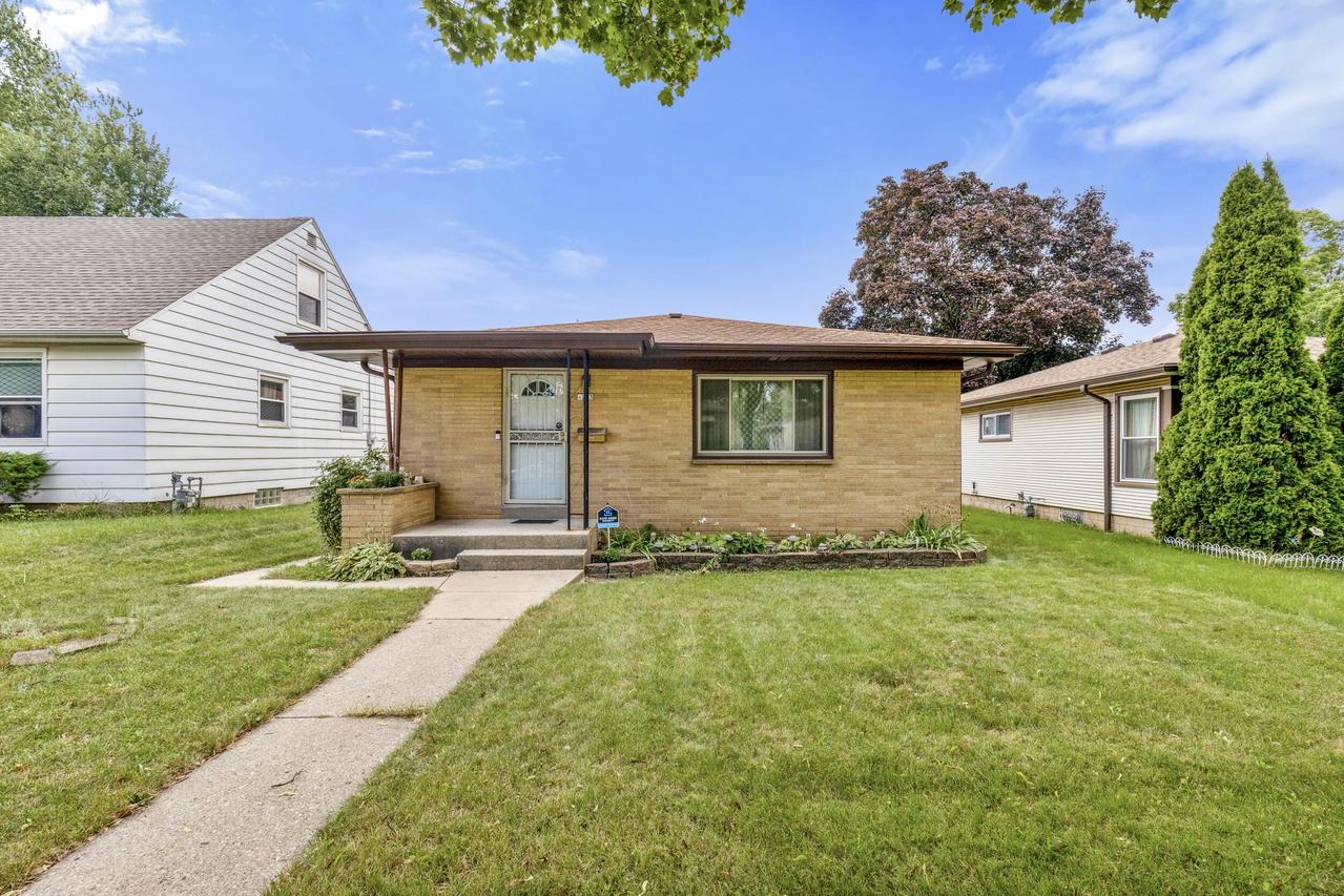 4273 N 67th St, Milwaukee, WI 53216