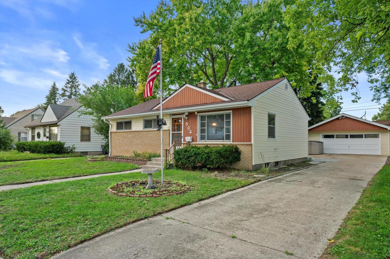 502 Gascoigne Dr, Waukesha, WI 53188