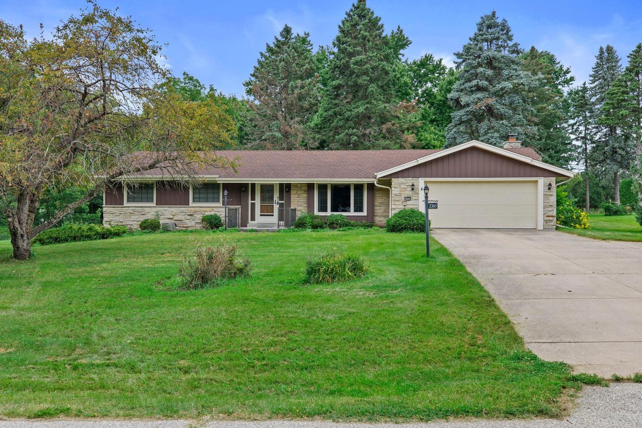 2365 Alta Louise Pkwy, Brookfield, WI 53045