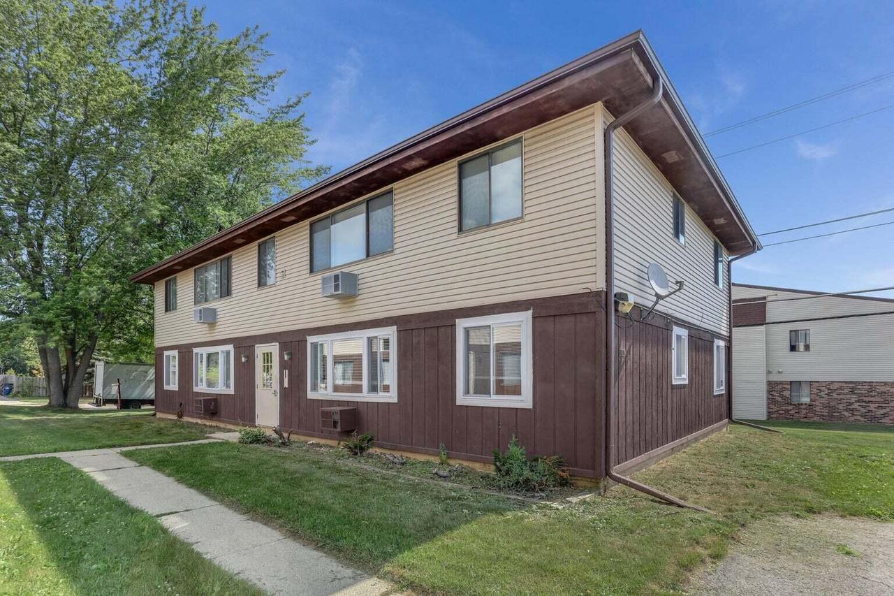 3509 Monarch Dr, Racine, WI 53406