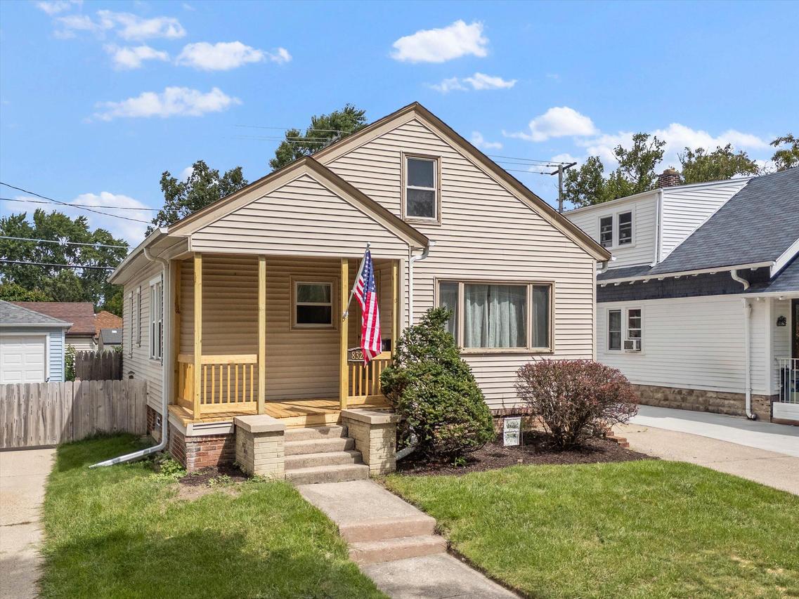 8324 W North Ave, Wauwatosa, WI 53213