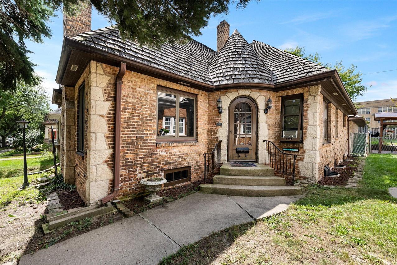 1727 S 30th St, Milwaukee, WI 53215