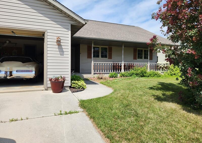 129 Concord Dr, Sheboygan Falls, WI 53085