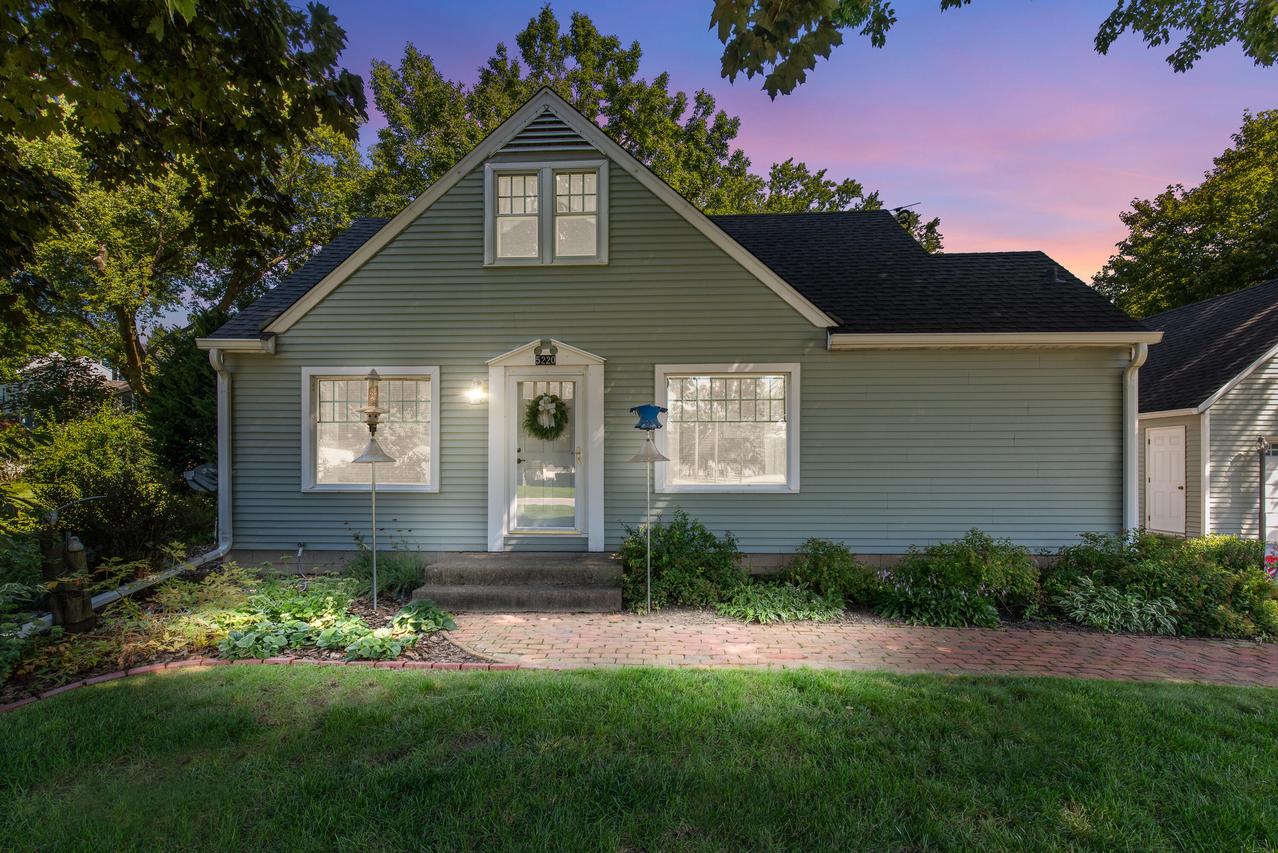 5220 S Oak Ridge, New Berlin, WI 53146