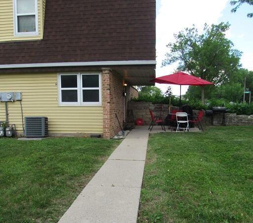 9097 N 95th St #H, Milwaukee, WI 53224