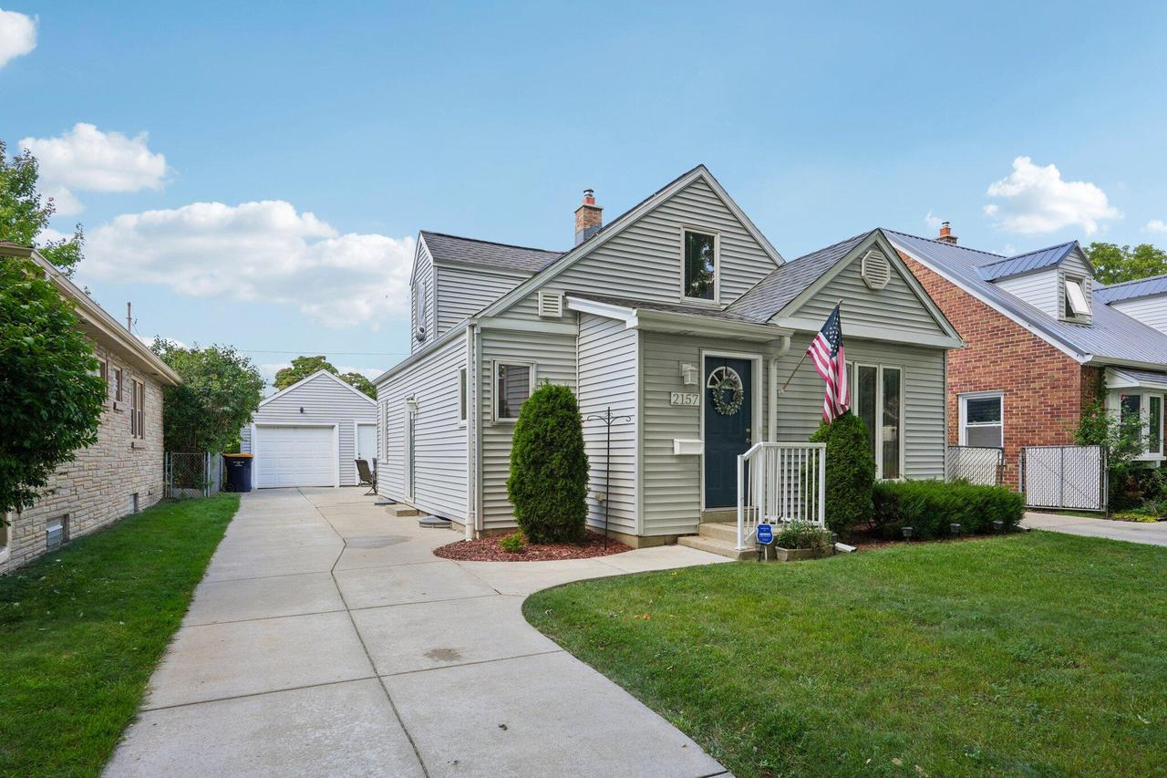 2157 S 96th St, West Allis, WI 53227
