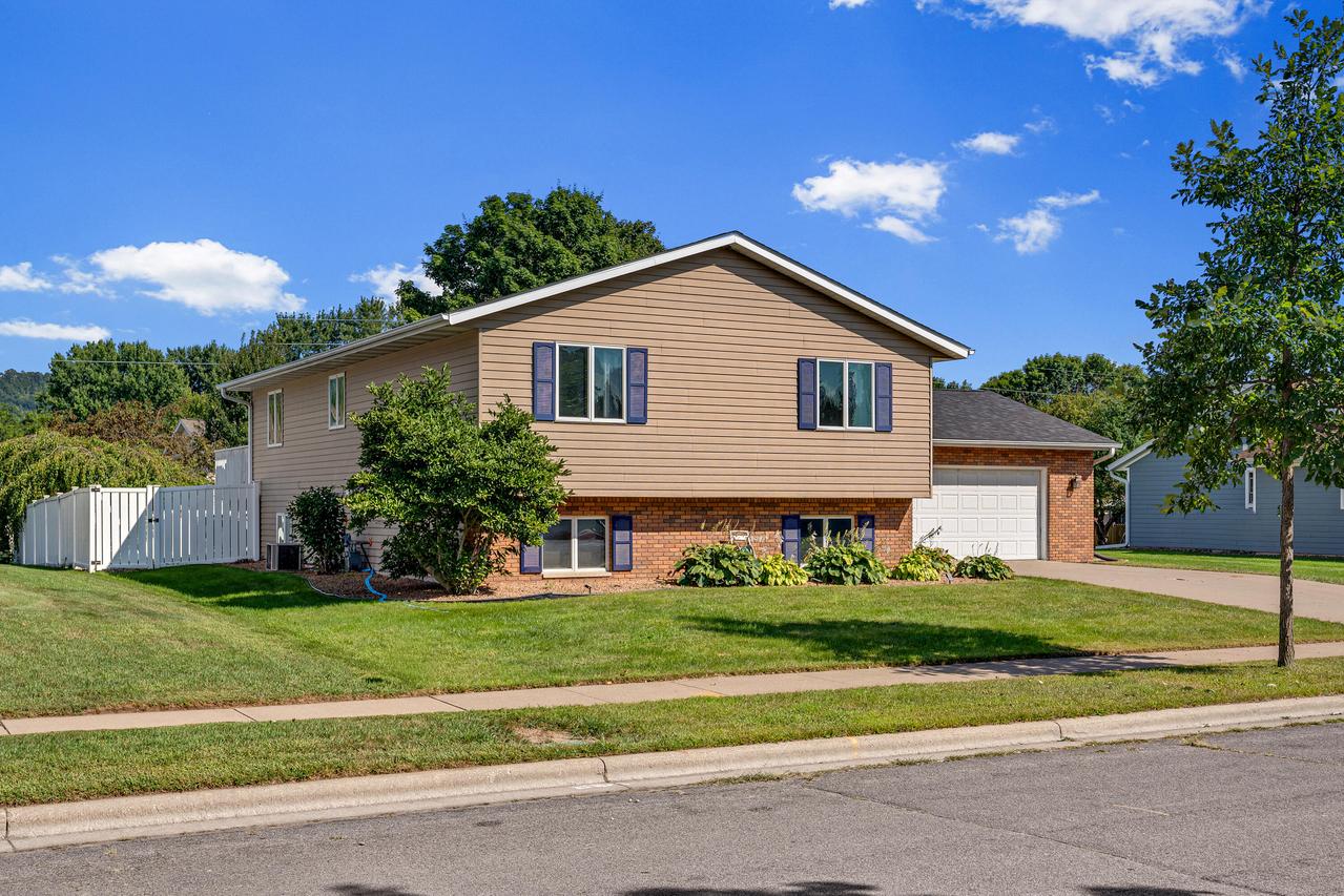 1330 Ridgeway Ave, Onalaska, WI 54650