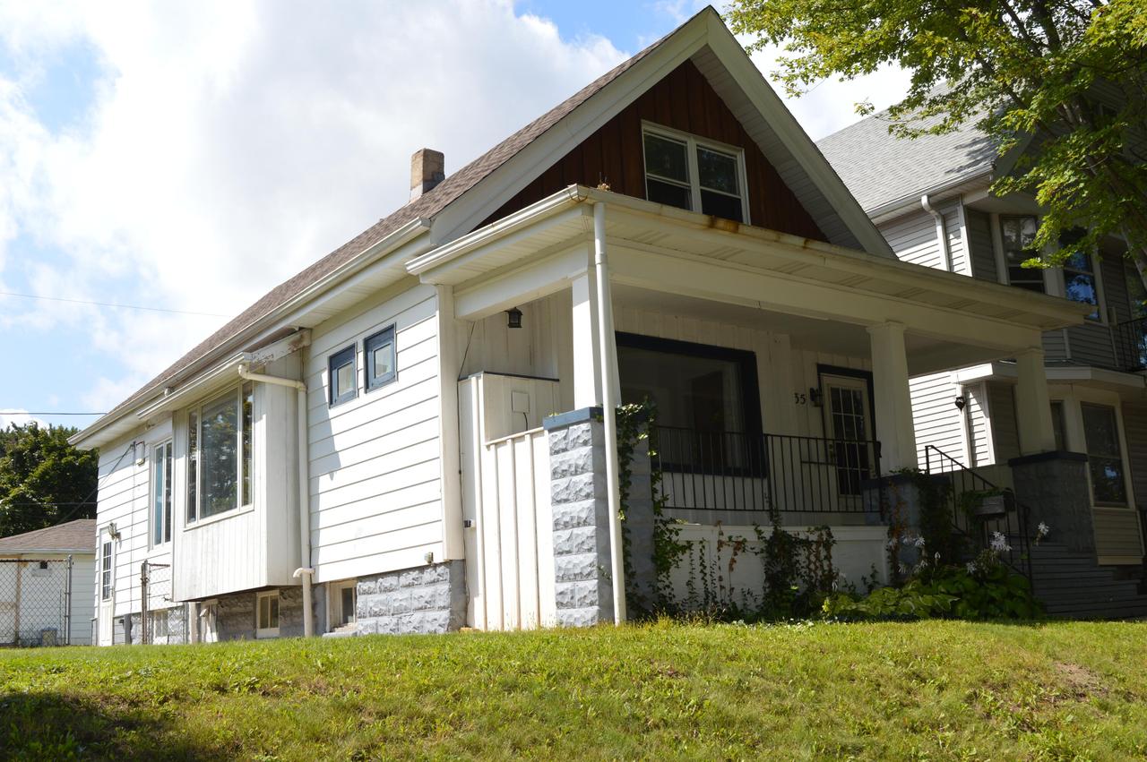 1735 S 73rd St, West Allis, WI 53214