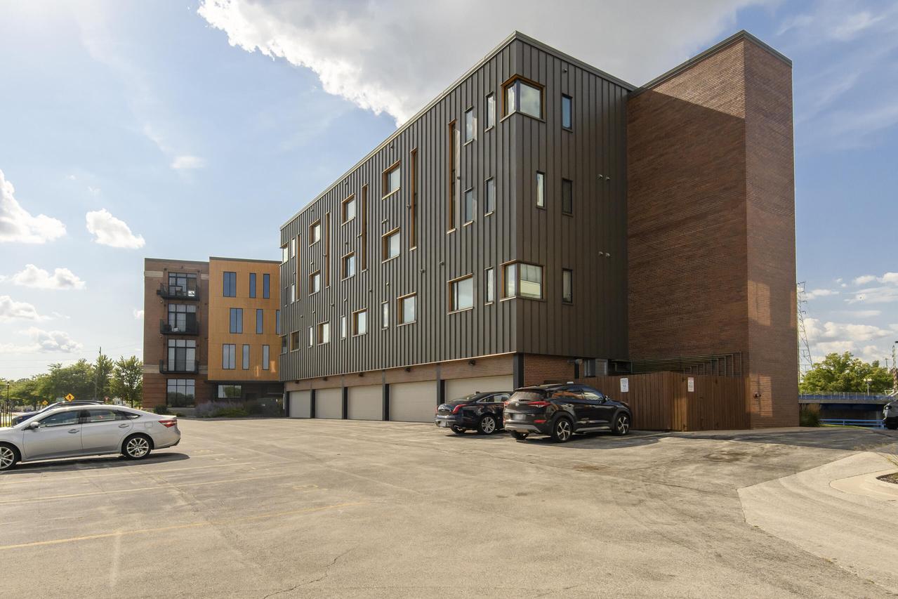 780 S Pier Dr #203, Sheboygan, WI 53081