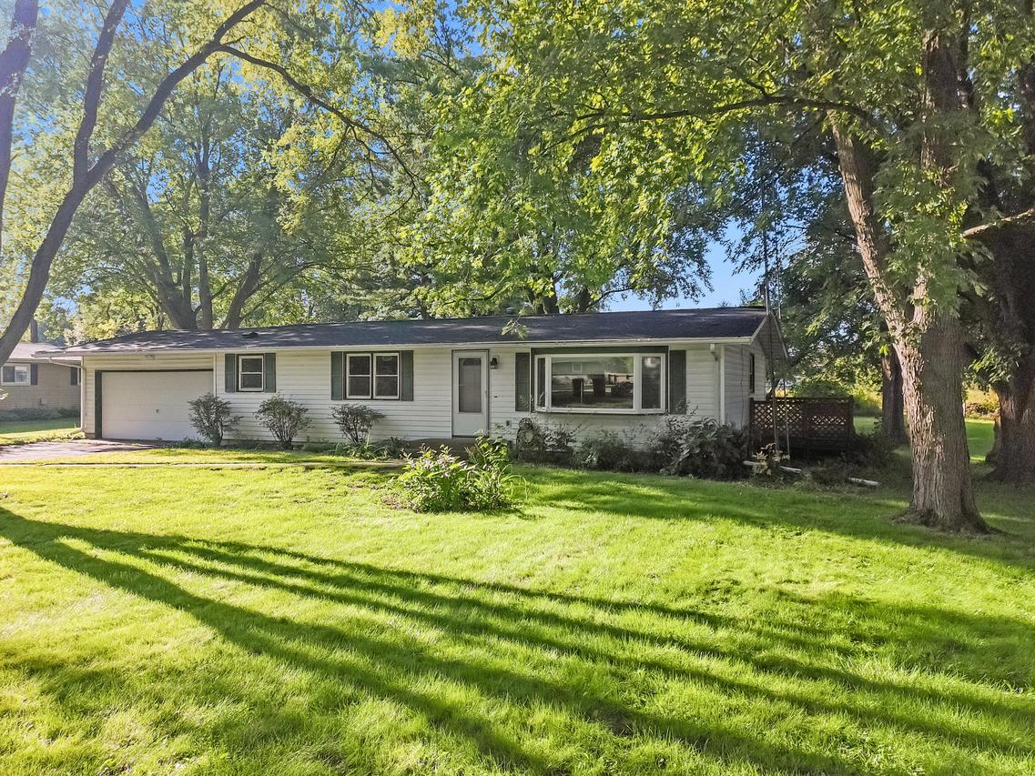 W5117 Strawberry Hill, Sugar Creek, WI 53121