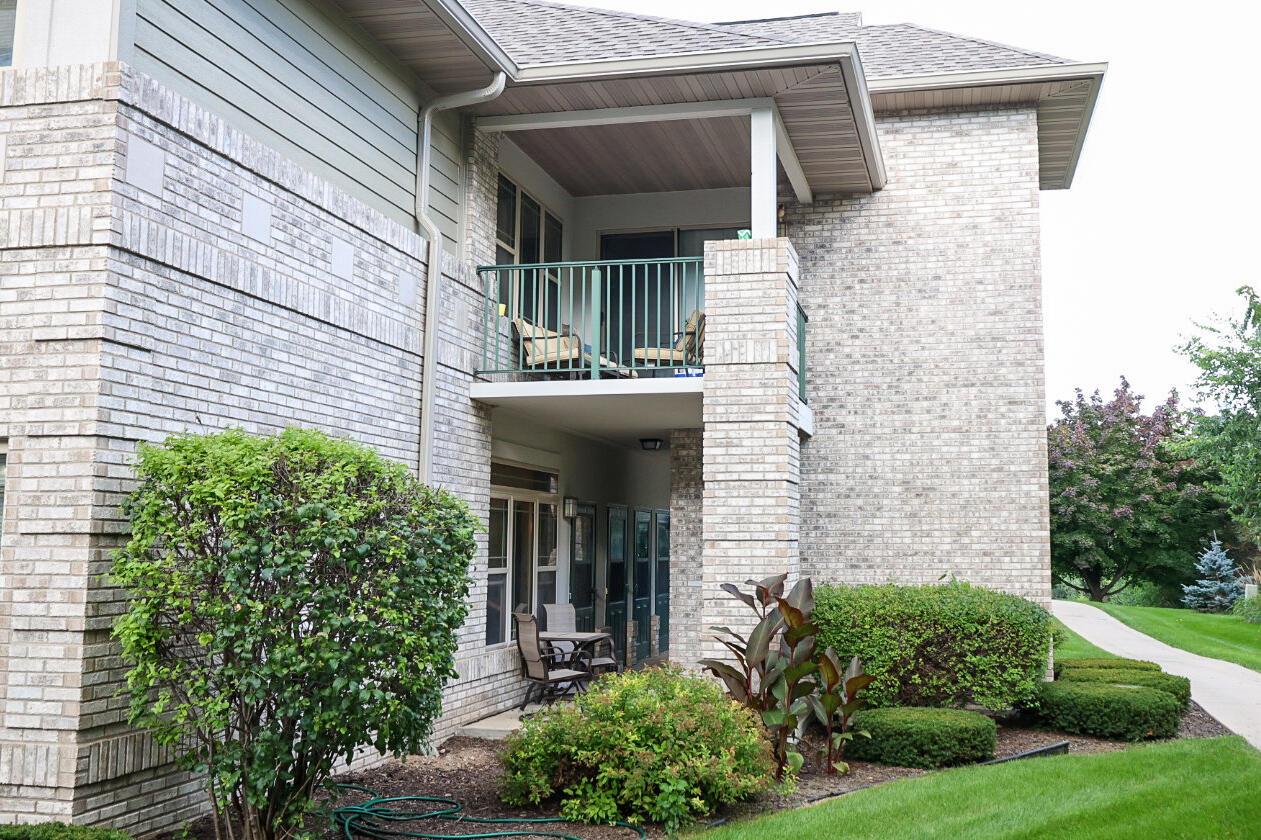450 N Silverbrook Dr #101, West Bend, WI 53090