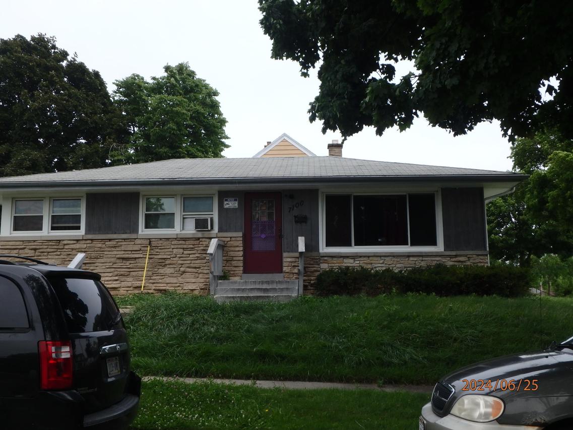 7100 W Fiebrantz Ave, Milwaukee, WI 53216