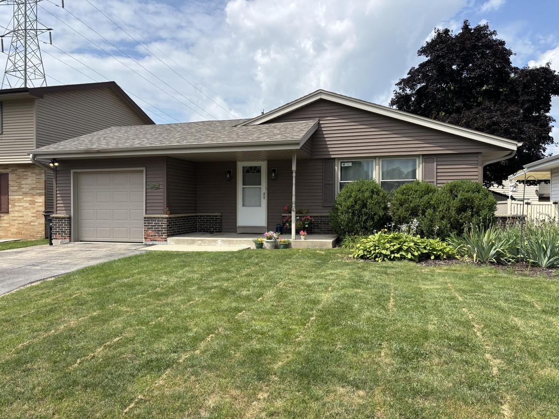 4047 S 91st Pl, Greenfield, WI 53228