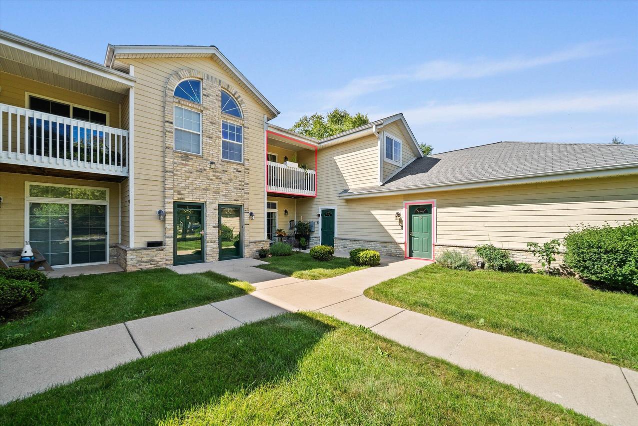 1479 Garay Ln #204, Port Washington, WI 53074