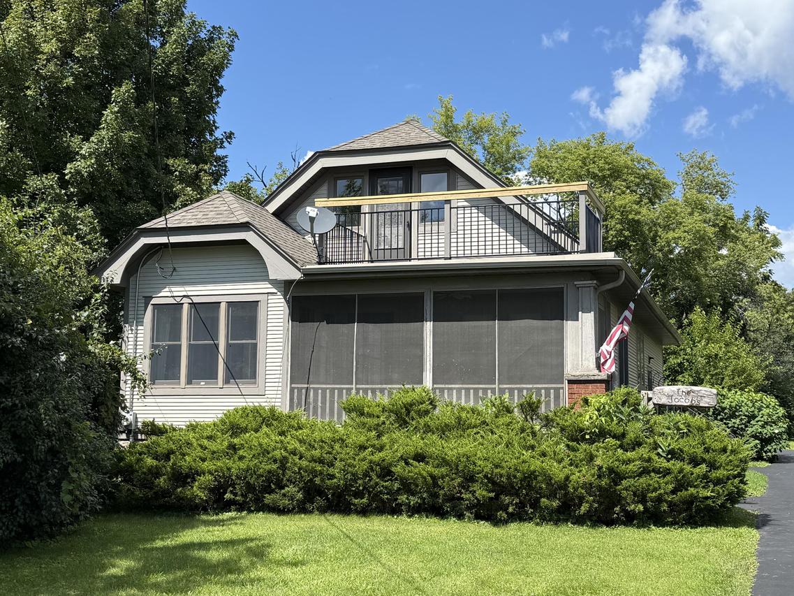 26044 W Loomis Rd, Norway, WI 53185