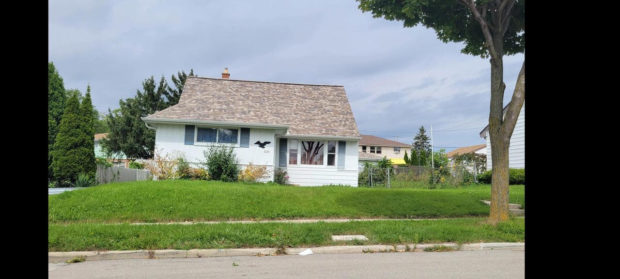 2028 W Whitaker Ave, Milwaukee, WI 53221