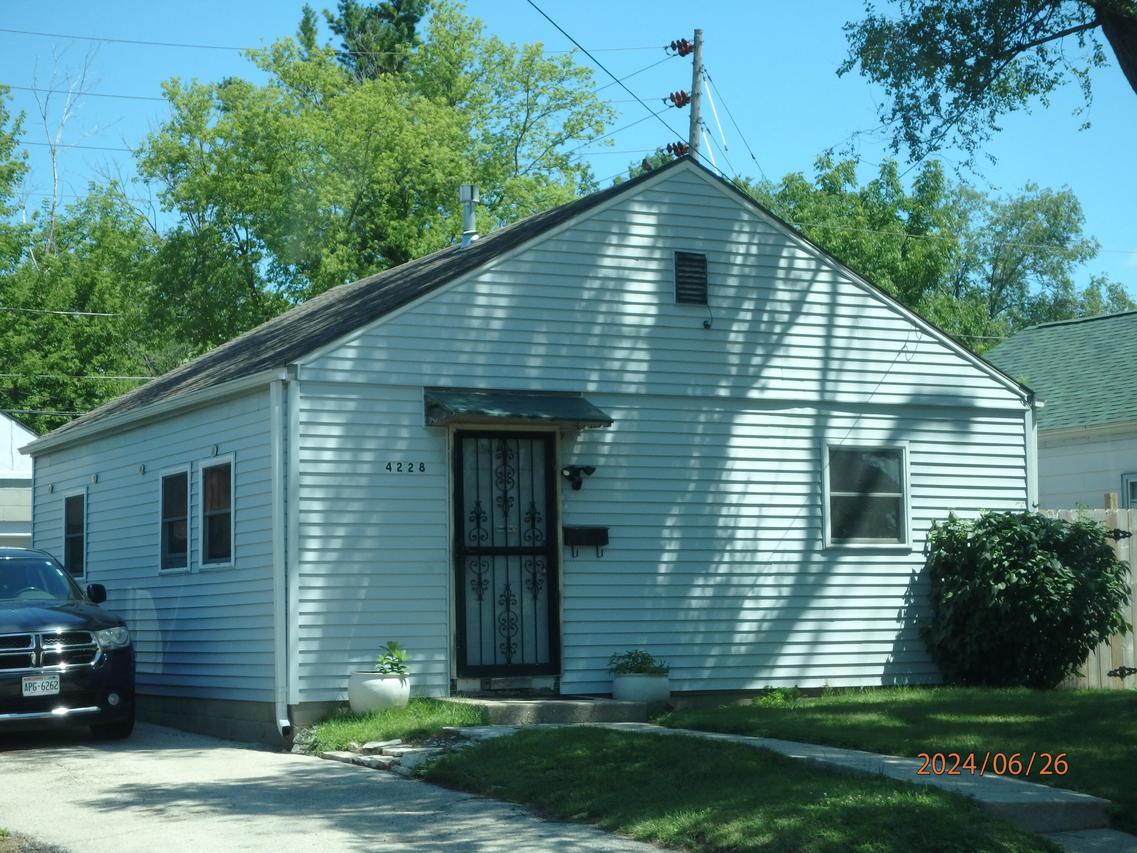 4228 W Newton Pl, Milwaukee, WI 53209