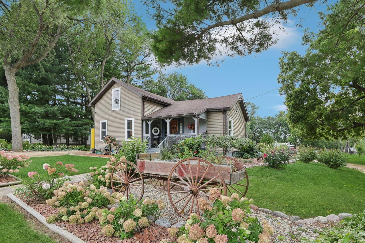 239 Nelson St, Sharon, WI 53585