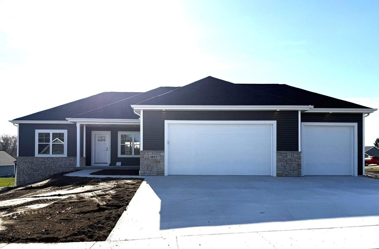 202 Edgewater Ct, Theresa, WI 53091