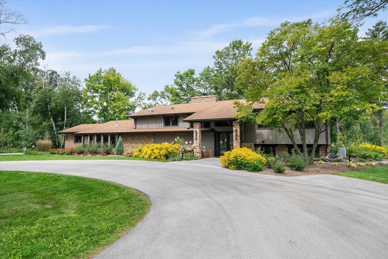 1704 Briarwood Rd, Sheboygan, WI 53083