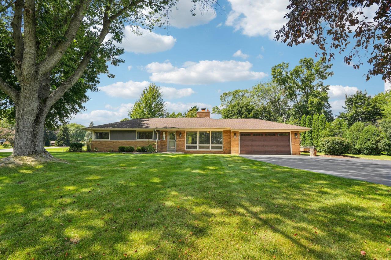 3185 San Marcos Dr, Brookfield, WI 53005