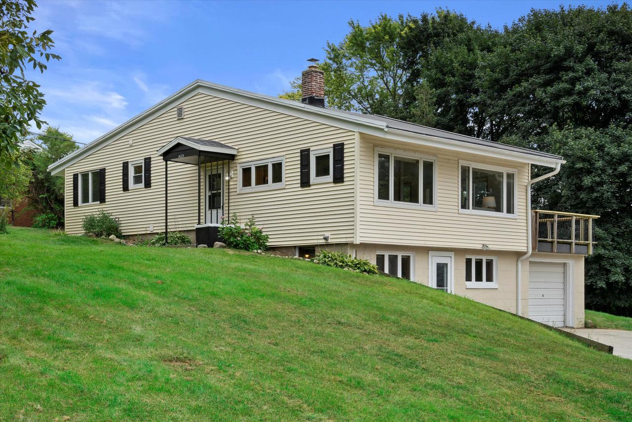 14225 Forest View, Brookfield, WI 53005